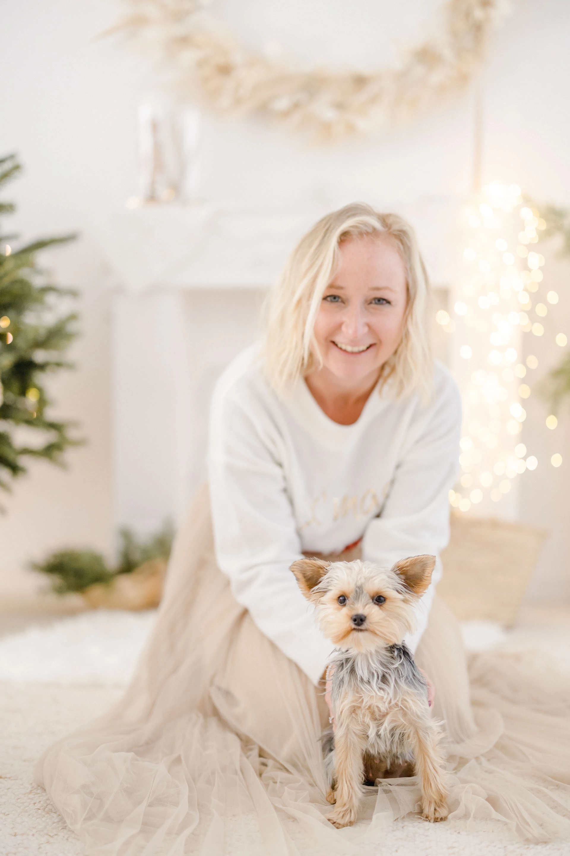 sourire bonheur enfant gris marron